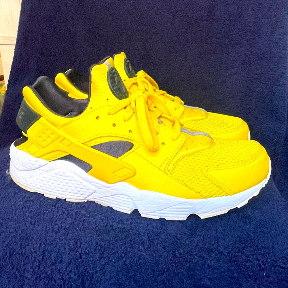 Nike Huarache Runners size 12